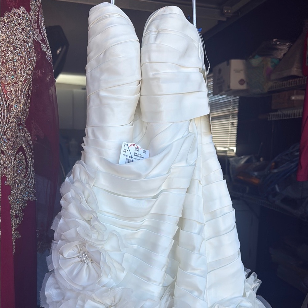 Elegant White Strapless Gown